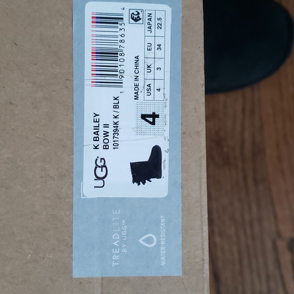 UGG girls Black Bailey double Bow sz 4